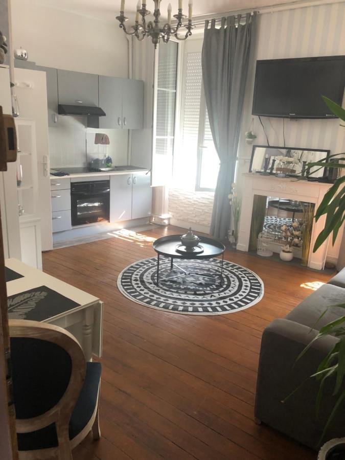 After D Day Apartment อาร์โรม็องเชอเลส์แบ็ง ภายนอก รูปภาพ